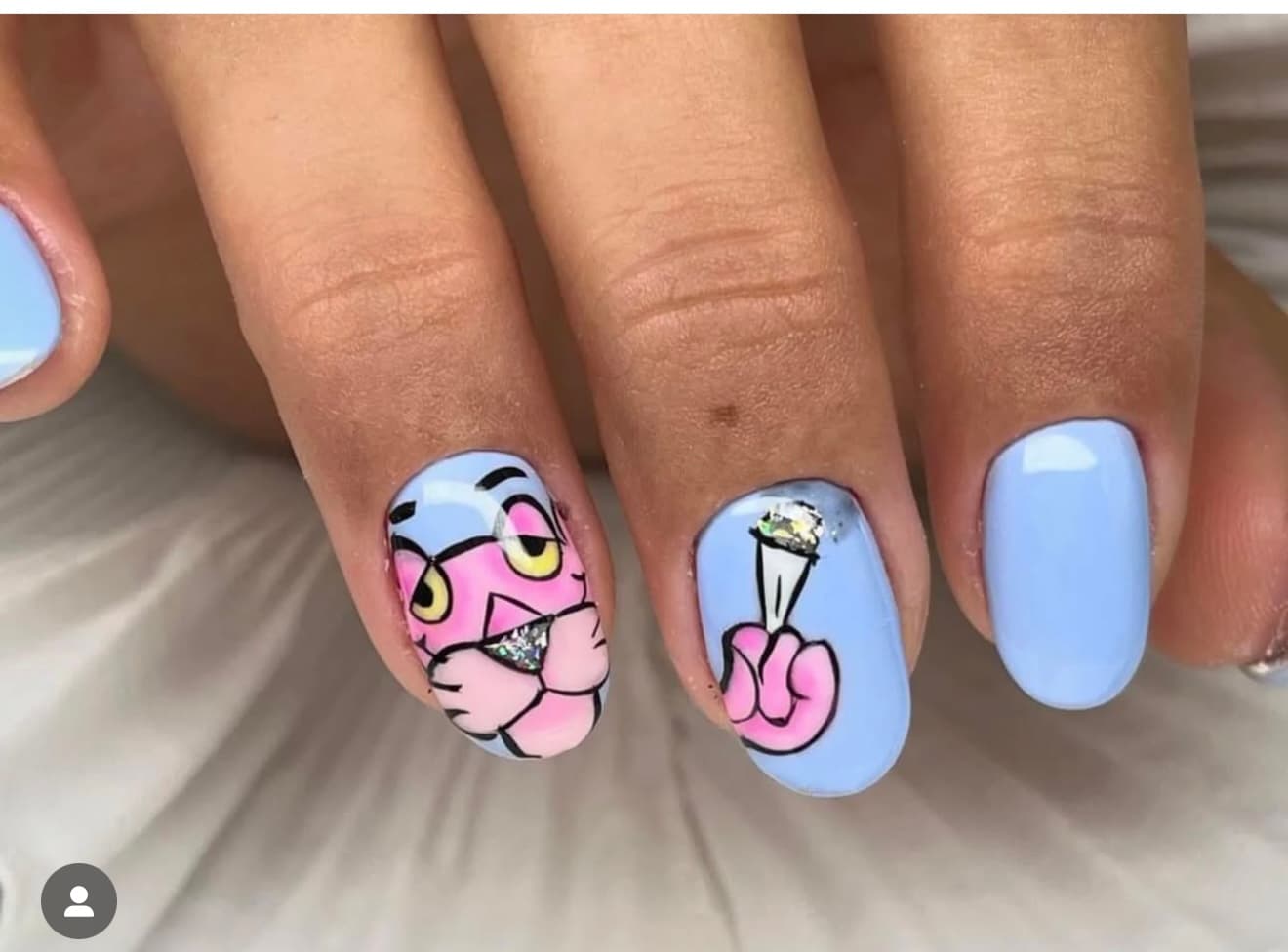 Glossy neutral manicure